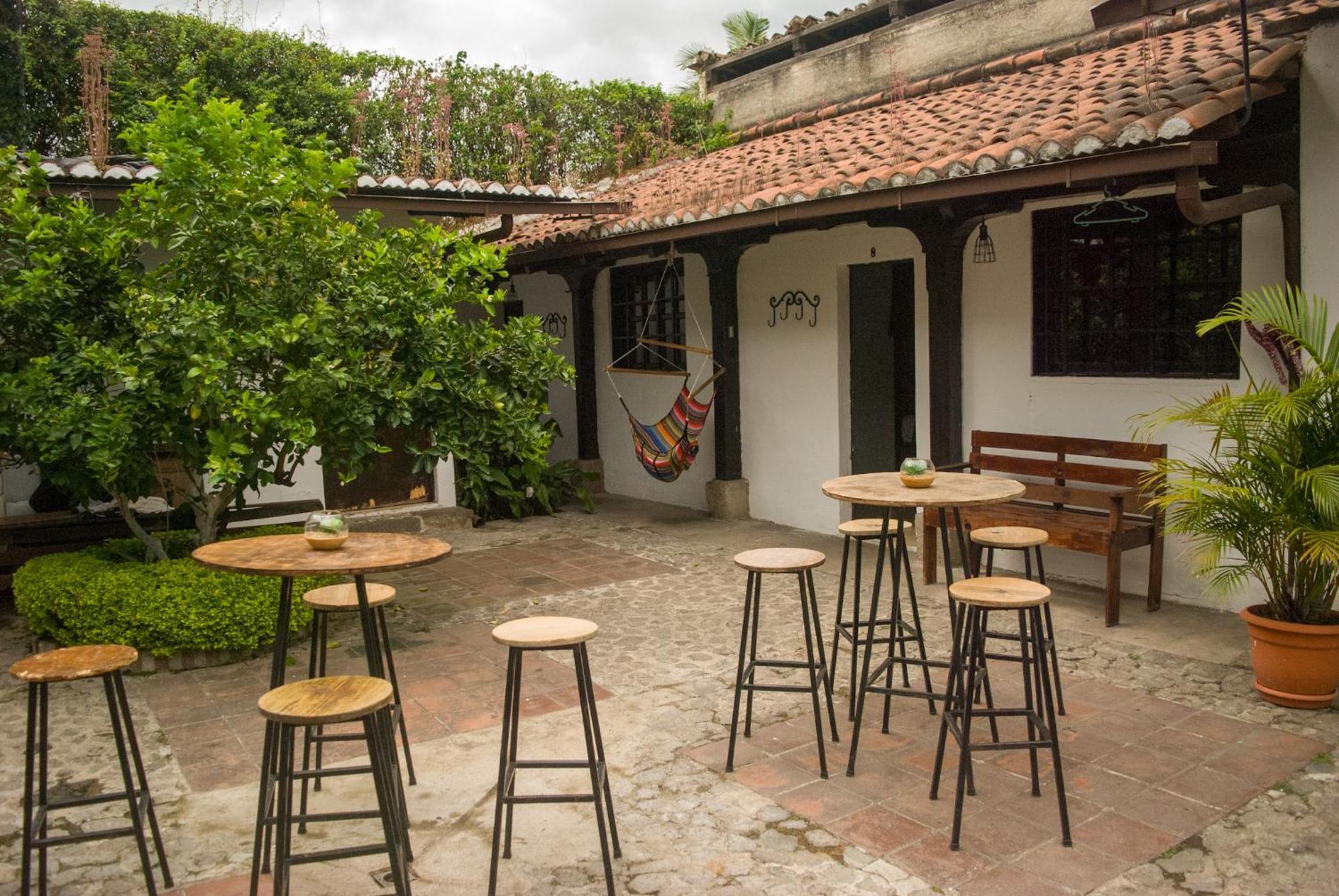 Tzunun Hostel Antigua Exterior photo